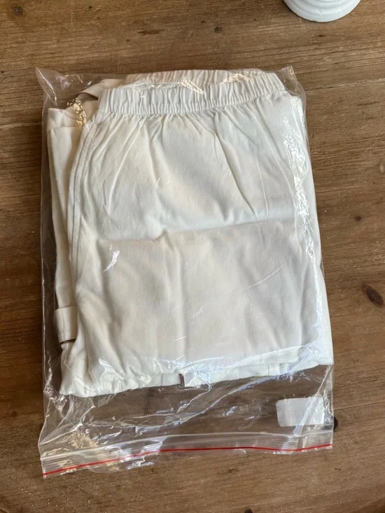 Brand new in package Sarah Alexandra x Salua Long Sleeved Pajama Set- Size M - Picture 4 of 9